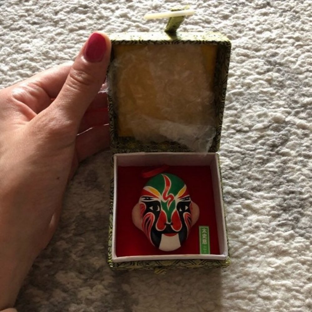 Chinese Opera Mask Pendant + Box - Picture 5 of 6